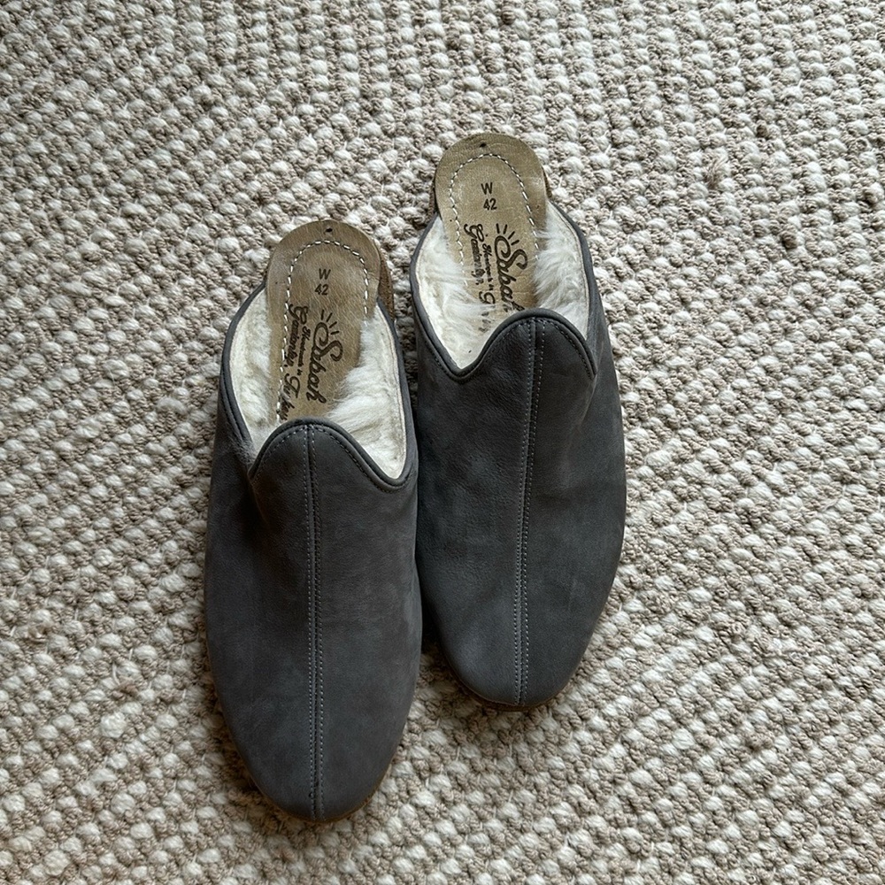 Sabah shearling baba slip on - never worn